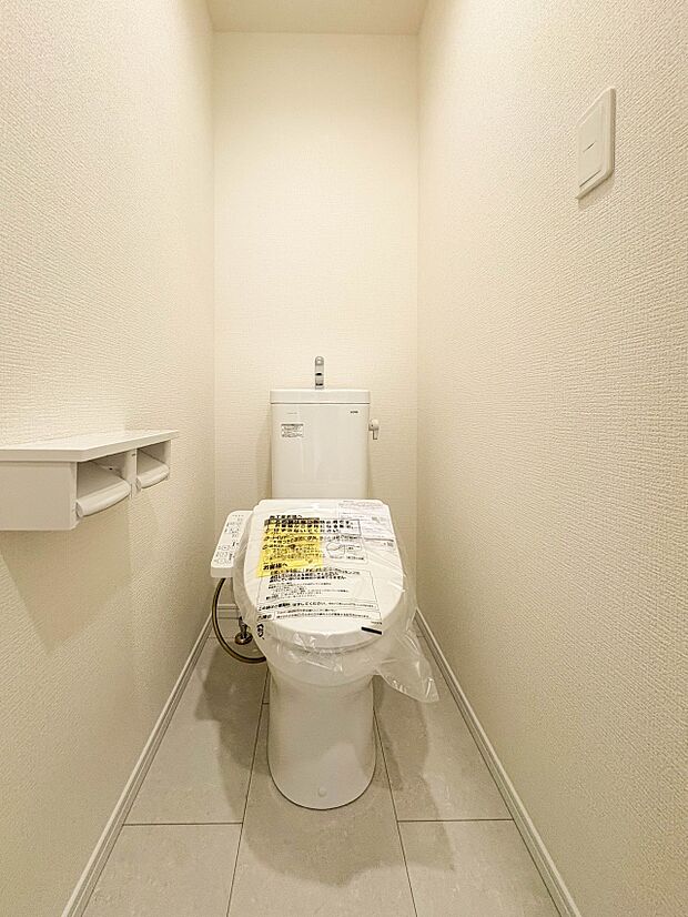 【トイレ】トイレ・ウォシュレット付。快適で衛生的な洗浄機能付温水シャワートイレです。