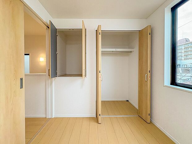 【収納】各部屋を最大限に広く使って頂ける様、全居住スペースに収納付。プライベートルームはゆったりと快適に。