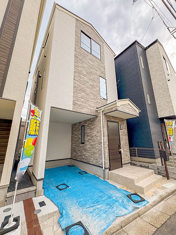 【外観】家族の温かさと陽光の暖かさ、楽しい毎日と明るい未来を予感させる「空間が織り成すひとつ先の住み心地」を演出します。