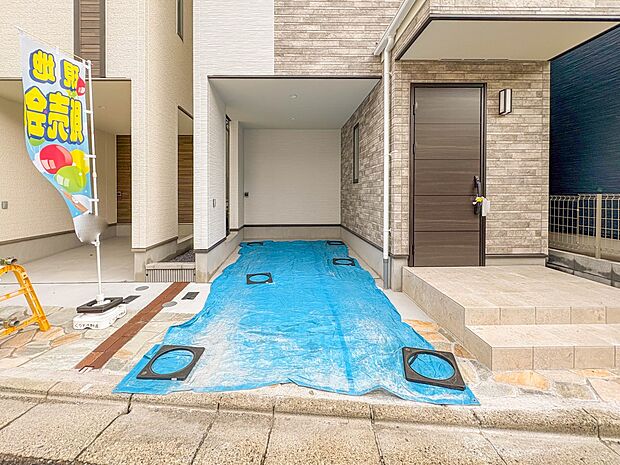 【駐車場】日々の暮らしにマイカーが必要。そんな方は物件の購入条件に駐車場は必須です。通勤に、家族のお迎えに、お買物に、おでかけに、クルマライフを楽しみたい方に。