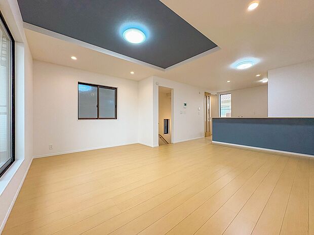 C号棟【LDK18.75帖】爽やかな日差しが差し込む明るいリビングです。