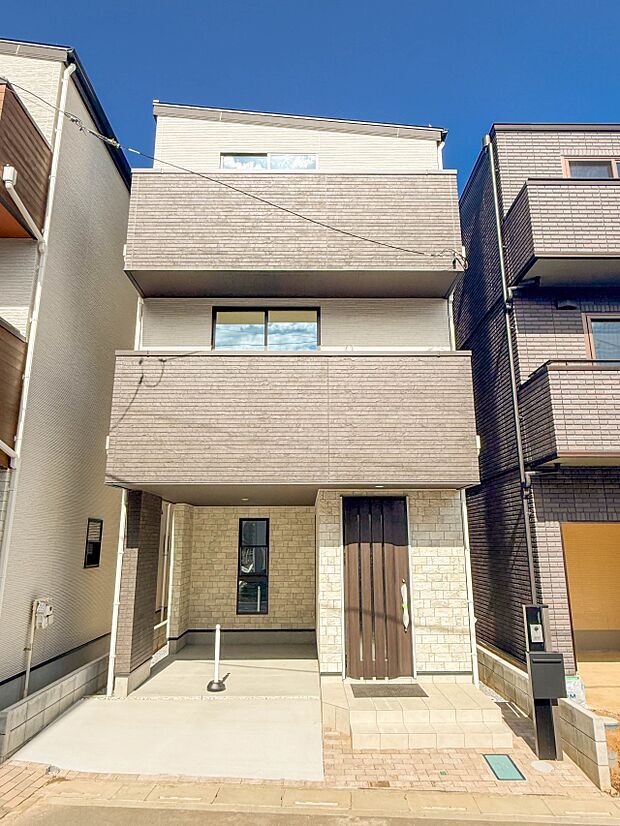 B号棟【外観】こちらの物件が少しでも気になるようでしたら、お気軽にお問合せください。人生でいちばん大きなお買い物ですので、ゆっくりご見学ください。ネット上の画像と実際の見学では、リアル感がま…