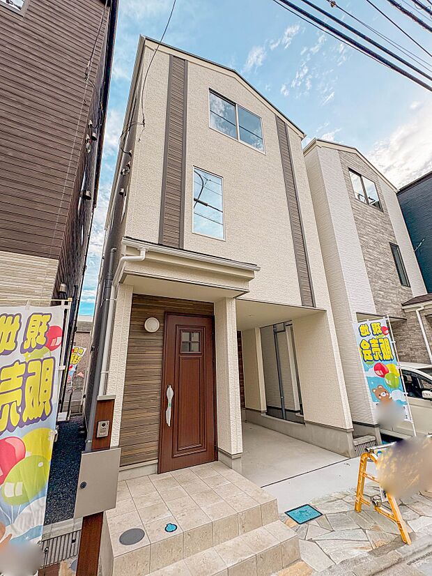 【玄関】玄関はおうちの顔と言われます。玄関アプローチは、外観デザインの印象を左右します。