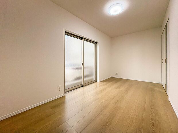 D号棟【寝室7帖】シンプルな内装はおしゃれのポイントです。