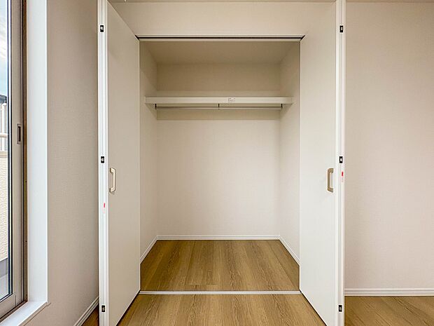 【収納】各部屋を最大限に広く使って頂ける様、全居住スペースに収納付。プライベートルームはゆったりと快適に。