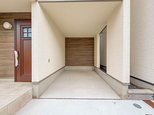 【駐車場】日々の暮らしにマイカーが必要。そんな方は物件の購入条件に駐車場は必須です。通勤に、家族のお迎えに、お買物に、おでかけに、クルマライフを楽しみたい方に。