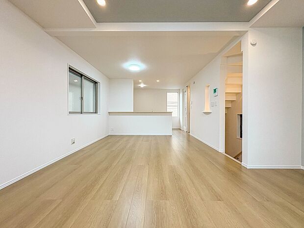 D号棟【LDK19.5帖】爽やかな日差しが差し込む明るいリビングです。