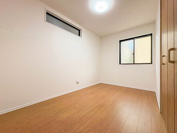A号棟【子供部屋5帖】お子様のお部屋にぴったりなクロークを備えた洋室です。