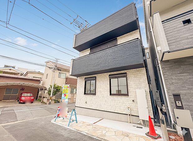 【外観】家族の温かさと陽光の暖かさ、楽しい毎日と明るい未来を予感させる「空間が織り成すひとつ先の住み心地」を演出します。