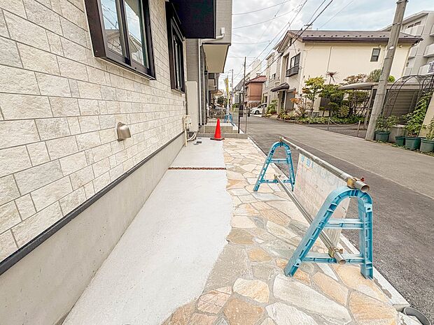 【駐車場】日々の暮らしにマイカーが必要。そんな方は物件の購入条件に駐車場は必須です。通勤に、家族のお迎えに、お買物に、おでかけに、クルマライフを楽しみたい方に。