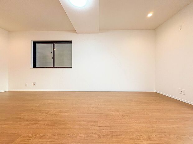 A号棟【LDK18.5帖】爽やかな日差しが差し込む明るいリビングです。