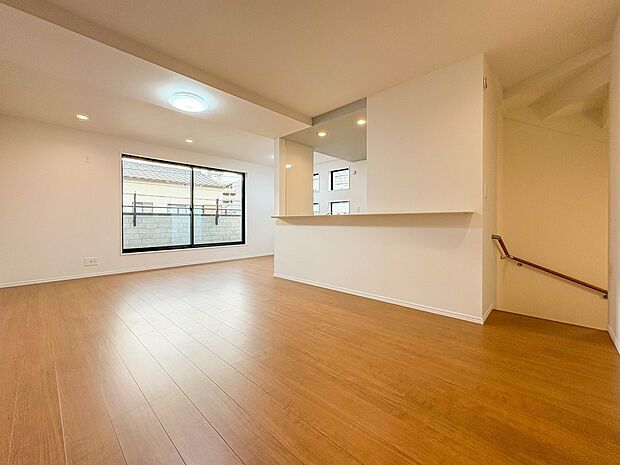 A号棟【LDK18.5帖】会話でホッとコミュニケーションできるリビング。