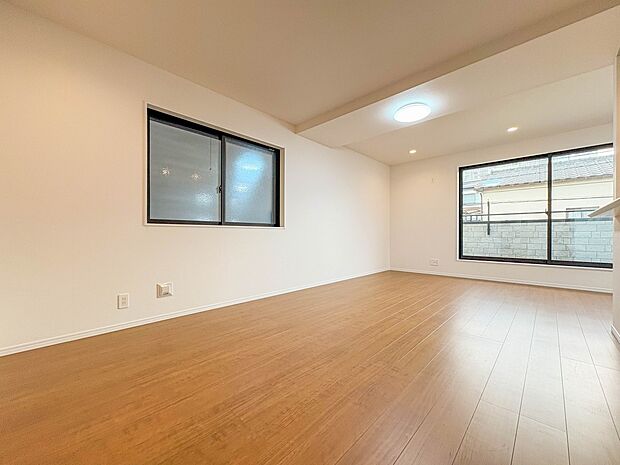 A号棟【LDK18.5帖】広々としたリビングダイニング。ゆったりとしたキッチン。