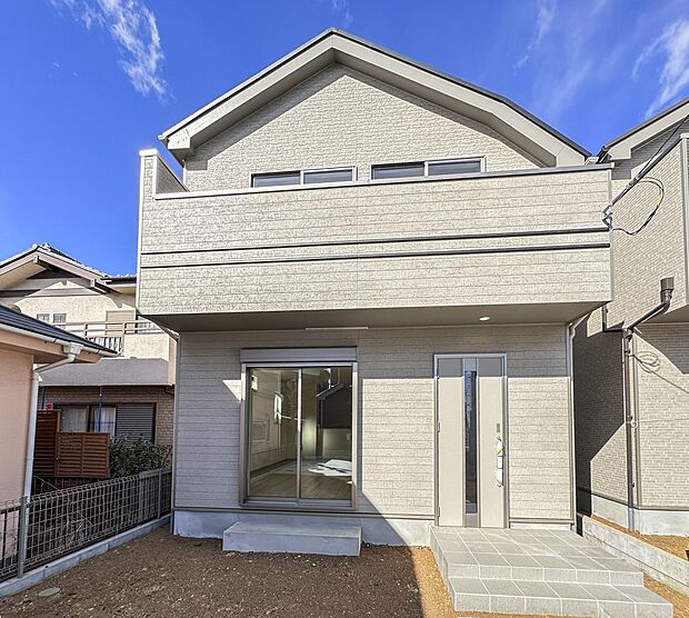 【外観】家は一生のお買物。自分ならではの家族ならではの、家にしたい。書斎を設ける。子どものプレイングルームを設ける。趣味のオーディオルームを設置する。夢を追うオンリーワンの家です。