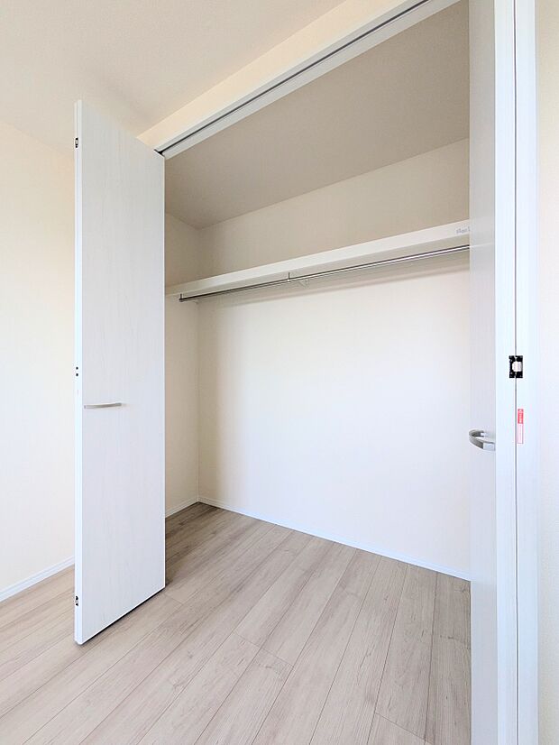 限られたスペースを有効に活用できる壁面クローゼット。