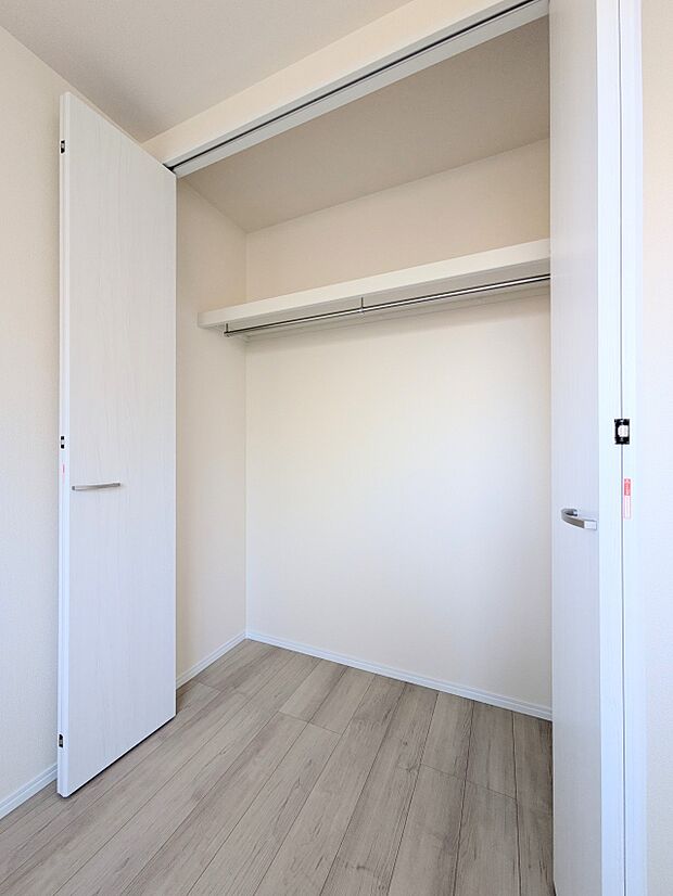 こちらの物件に少しでもご興味がありましたら、お気軽にお電話下さい。ネット上で「見えない物」「わからない事」でも、実際にご見学いただくことで、手に取るようにおわかりいただけるはずです。