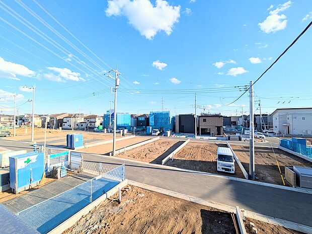 【眺望】その街並みは、さまざまな家の姿が、歩く人々を楽しませている。そう街並みは街の美しい風景なのだ。その風景が目をやさしく和ませてくれている。