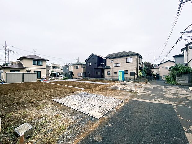 【前面道路】陽当りや通風性など各所に施された工夫で住みやすさを実現。部屋の大きさや周辺環境・街並など、資料には掲載していない情報が現地にはたくさんございます。是非ご確認下さい。