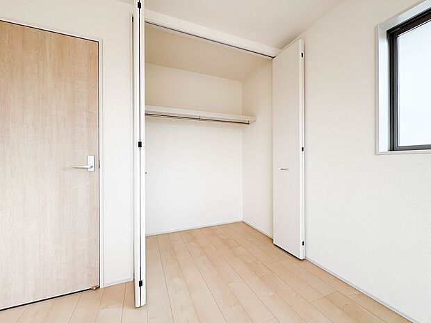 【収納】各部屋を最大限に広く使って頂ける様、全居住スペースに収納付。プライベートルームはゆったりと快適に。