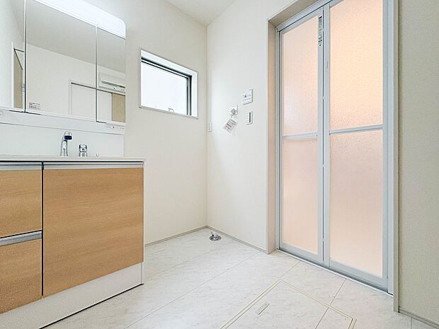 【ランドリースペース】毎日出る洗濯物を設置するクリーンなスペースです。