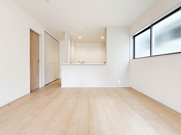 【ダイニングキッチン】会話でホッとコミュニケーションできるリビング。料理でホッとハピネスになるキッチンなど。人をホッとさせる最新設備・仕様を採用しています。