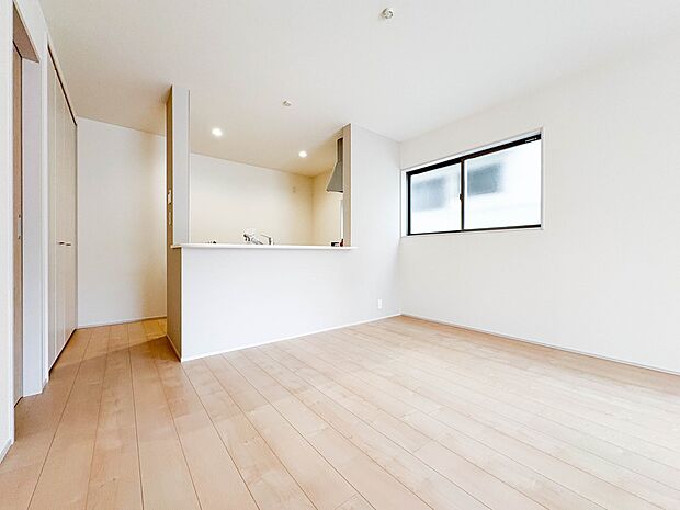 【ダイニング】広々としたリビングダイニング。ゆったりとしたキッチン。生活動線をLDK に集中させ、ご家族が過ごしやすい空間設計にしました。