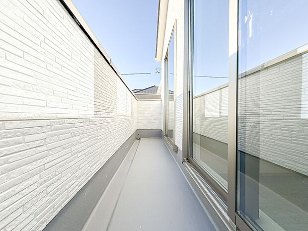 【バルコニー】バルコニーから差し込む陽光・通風は、住環境・快適性と共に有り続ける貴重な「財産」です。