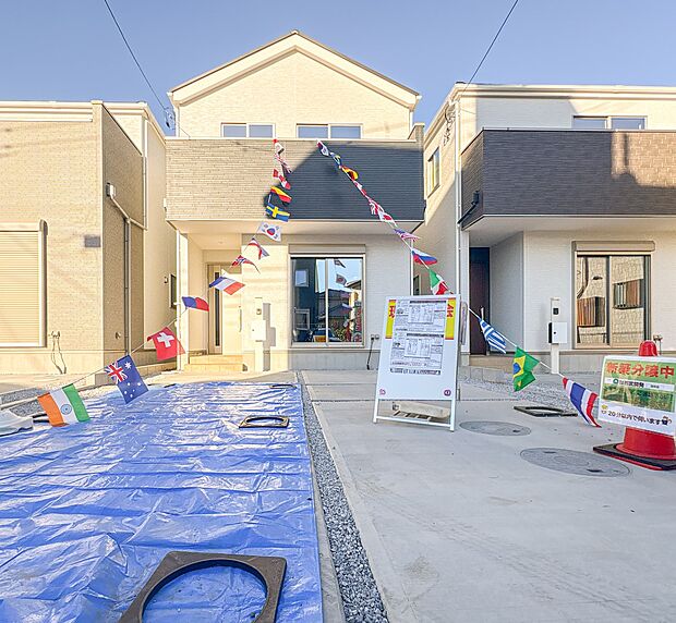 【駐車場】毎日の生活にマイカーが必須という方は、購入を検討する際、駐車場があることは大事な条件です。毎日の通勤や家族の送迎、買い物やお出かけなどクルマのある暮らしを満喫したい方は要チェック。…