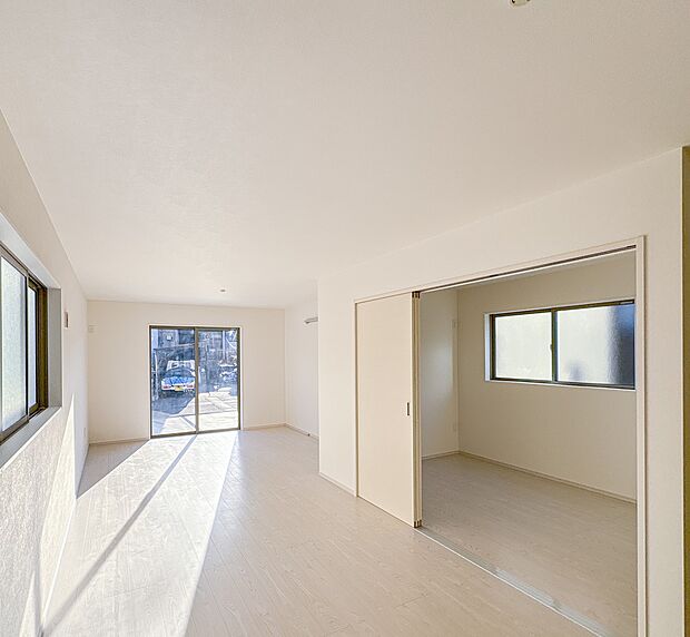 【LDK21.7帖】料理をしながら、後片付けをしながら二人で会話を楽しみたい空間。