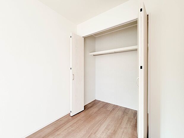 B号棟【収納】各部屋を最大限に広く使って頂ける様、全居住スペースに収納付。プライベートルームはゆったりと快適に。