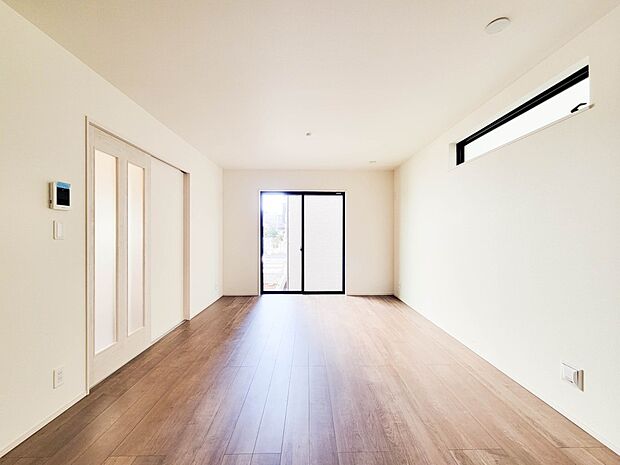 B号棟【ダイニング】ここにはみんなが集い、食事と楽しい会話が始まる。話に夢中になりすぎて、ついつい時を忘れ夜半過ぎになってしまう。そんな束の間の幸せを感じさせてくれる場所でありたい.