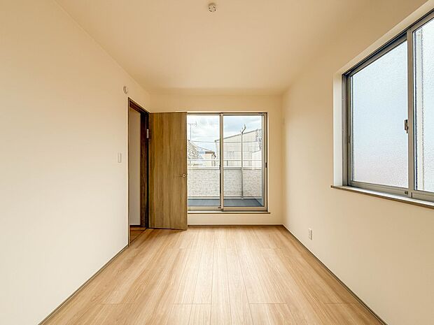 1号棟【寝室5.5帖】シンプルな内装はおしゃれのポイントです。シンプルは華美より飽きがこないからです。色や模様でおしゃれ感をだす。それがシンプルイズビューティーです。