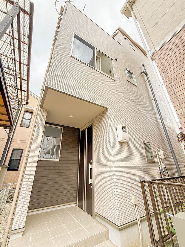 1号棟【外観】陽当りや通風性など各所に施された工夫で住みやすさを実現。部屋の大きさや周辺環境・街並など、資料には掲載していない情報が現地にはたくさんございます。是非ご確認下さい。