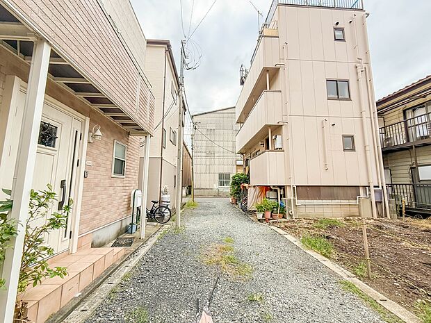 1号棟【前面道路4m】陽当りや通風性など各所に施された工夫で住みやすさを実現。部屋の大きさや周辺環境・街並など、資料には掲載していない情報が現地にはたくさんございます。是非ご確認下さい。
