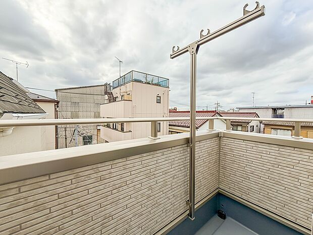 1号棟【バルコニー】 バルコニーから差し込む陽光・通風は、住環境・快適性と共に有り続ける貴重な「財産」です。