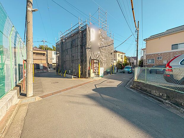 【前面道路4m】車の通行が少ないので、静かな住環境を維持することができます。