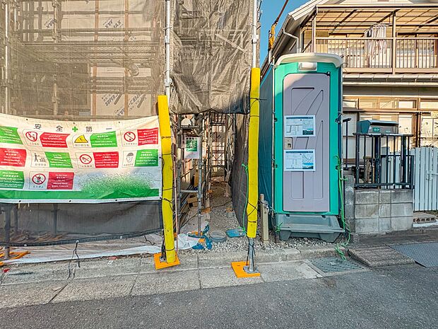 【駐車場】毎日の生活にマイカーが必須という方は、購入を検討する際、駐車場があることは大事な条件です。毎日の通勤や家族の送迎、買い物やお出かけなどクルマのある暮らしを満喫したい方は要チェック。…