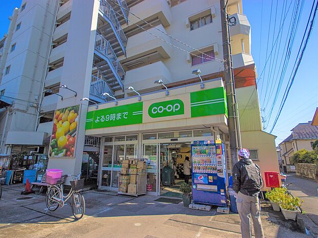 スーパー 950m コープみらい ミニコープ領家店(おいしさと安心をうれしい価格でご提供しています。食を中心に暮らしの必需品をお届けし、各ご家庭の楽しい食卓創りに参加しています。産直にも生産…