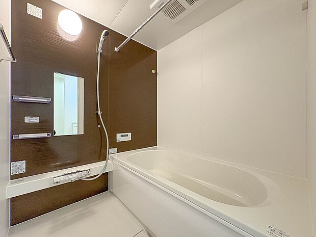 1号棟【浴室】一日の疲れを癒してくれるお風呂空間。使いやすさと上質な質感を両立して、単なる習慣から特別な時間に変わるはず。