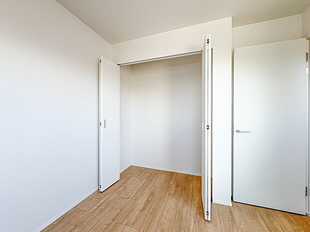 1号棟【収納】各部屋を最大限に広く使って頂ける様、全居住スペースに収納付。プライベートルームはゆったりと快適に。