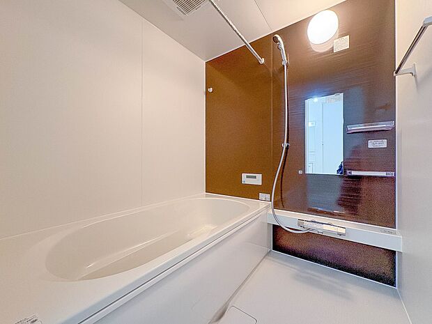 2号棟【浴室】一日の疲れを癒してくれるお風呂空間。使いやすさと上質な質感を両立して、単なる習慣から特別な時間に変わるはず。