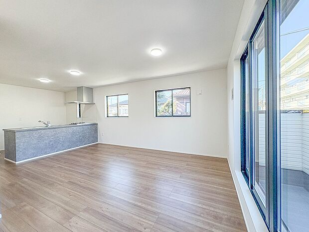 2号棟【LDK16.5帖 床暖房付き】料理をしながら、後片付けをしながら二人で会話を楽しみたい空間。