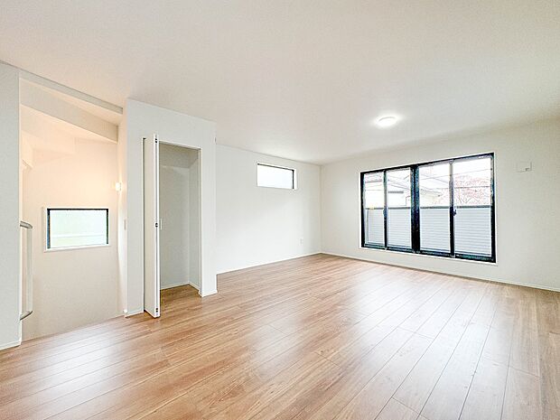 3号棟【LDK20.7帖+床暖房】明るく開放的な空間が広がるLDK。