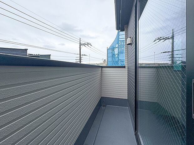 3号棟【バルコニー】 バルコニーから差し込む陽光・通風は、住環境・快適性と共に有り続ける貴重な「財産」です。