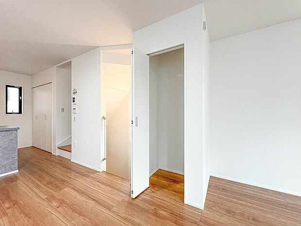 3号棟【リビング収納】掃除機などを収納するのにぴったりなスペース