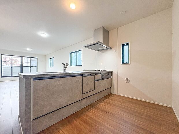 3号棟【LDK20.7帖＋床暖房】流行に左右されず、将来にわたって価値が継続する「上質」な佇まい。