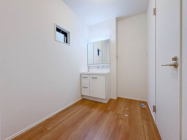 3号棟【脱衣所】脱衣所、洗面所は小さなプライベートスペース。歯磨き、洗顔と毎日施す個人空間。