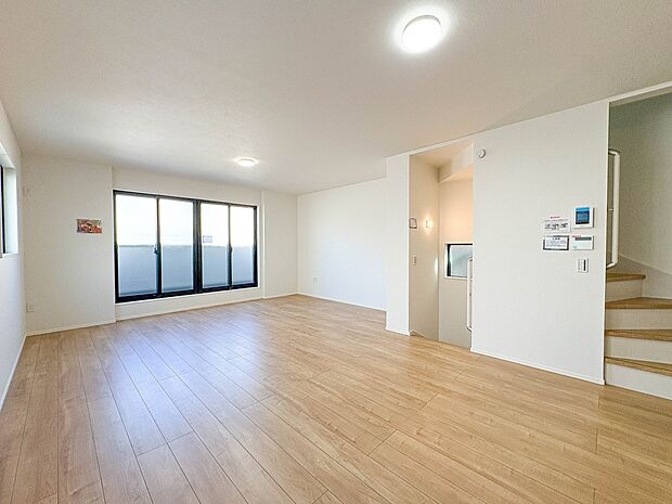 5号棟【LDK19.9帖+床暖房】忙しい朝でも家族揃って食事をしたいゆとりあるダイニングスペース。