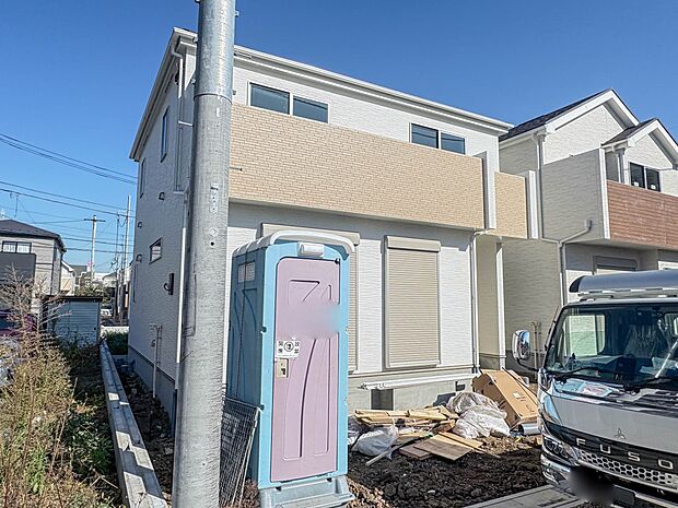 【外観】家族の温かさと陽光の暖かさ、楽しい毎日と明るい未来を予感させる「空間が織り成すひとつ先の住み心地」を演出します。