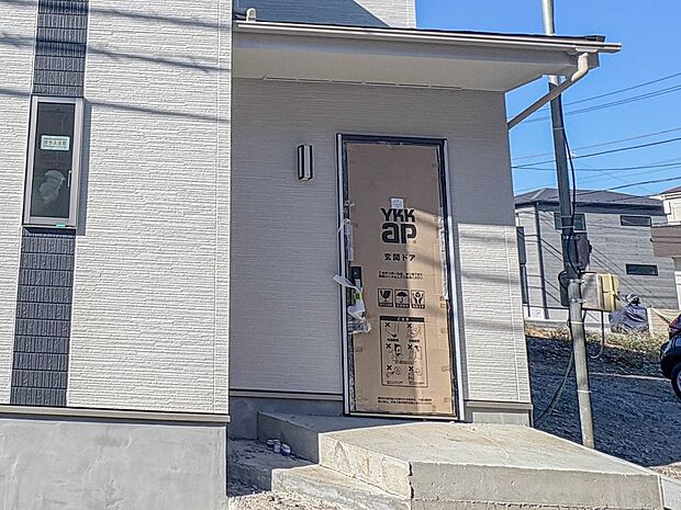 【玄関】玄関はおうちの顔と言われます。玄関アプローチは、外観デザインの印象を左右します。